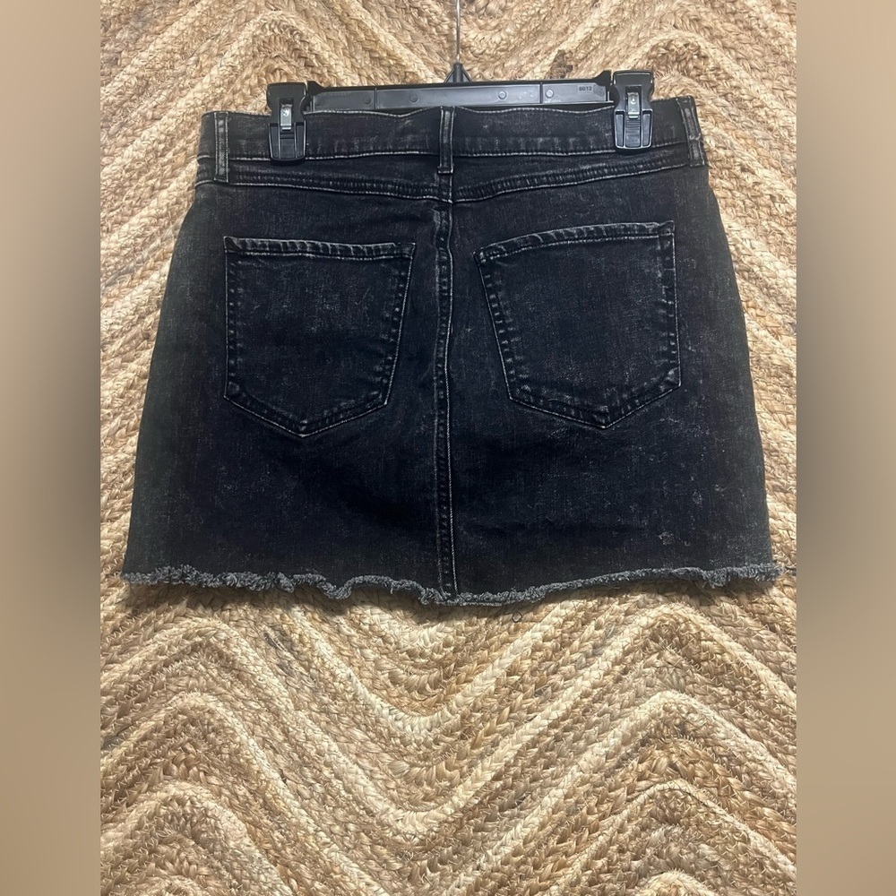 Express Women's Original Black Denim Straight Mini Mid Rise Skirt,Size 4 - Picture 2 of 8